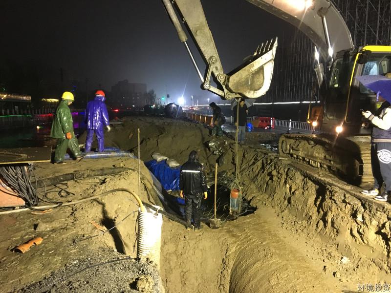螺丝壳里做道场&#160;&#160;小年夜前收好关——03省道东复线高架南延管线迁改工程DN1600供水管割接举行时-项目治理-杭州萧山水务投资生长有限公司