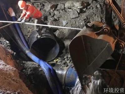 严阵以待保供水 风雨无阻投资人——时代大道东侧DN800给水管顺遂完成割接-项目治理-杭州萧山水务投资生长有限公司