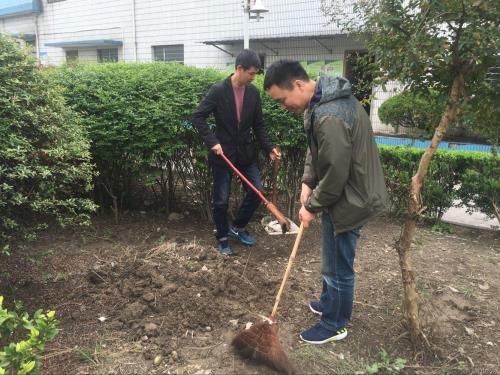 东片运管践行“两学一做”开展卫生大扫除 - 党建园地 - 杭州萧山情形集团有限公司