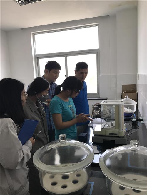 化验操作指导  提升内部治理 - 77779193永利官网新闻 - 杭州萧山情形集团有限公司