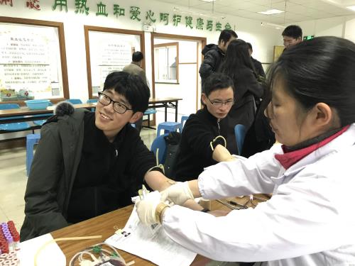 撸起袖子为爱献血  点燃“冬天里的一把火” - 党建园地 - 杭州萧山情形集团有限公司