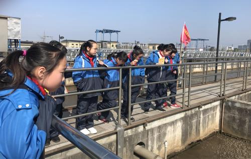 大手牵小手 感受水之旅 - 77779193永利官网新闻 - 杭州萧山情形集团有限公司