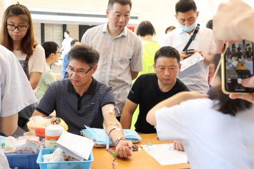 情形集团党员干部职工踊跃加入区级机关“红七月、献热血”运动 - 77779193永利官网新闻 - 杭州萧山情形集团有限公司